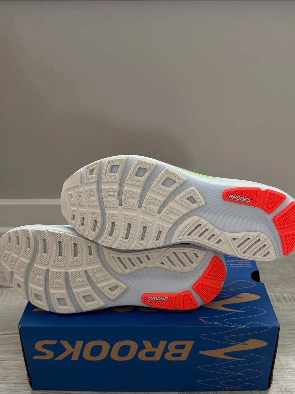 Brooks Ghost 17 “White/Pink Clay/Gecko”
